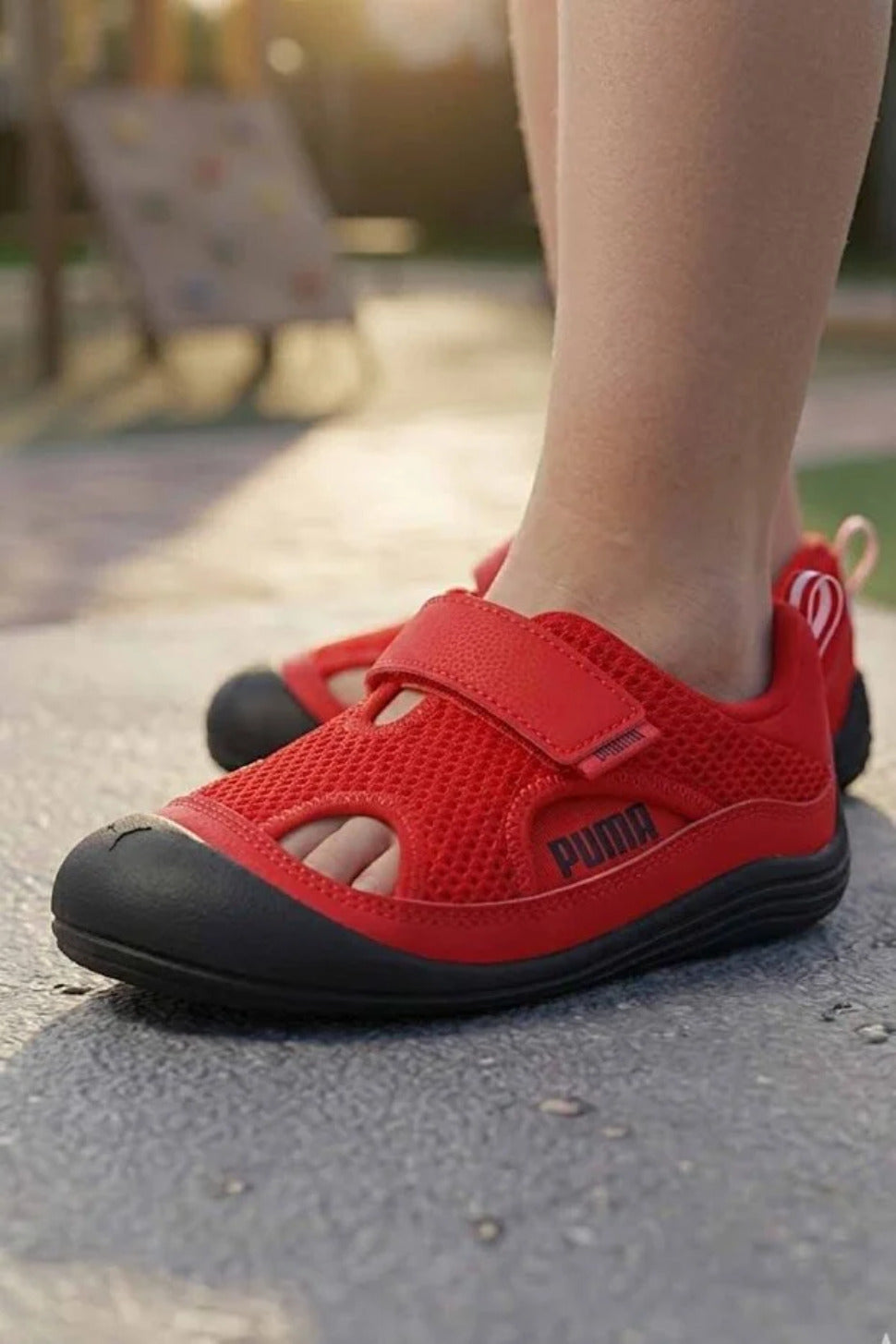 Puma Kırmızı Çocuk Sandalet - giyilmiş görünüm